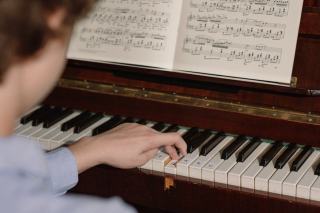 Debussy : biographie et œuvres du maître de l'impressionnisme